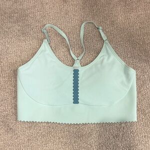 Nike women’s light support scalloped sports bra